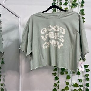 NWT vintage-inspired ‘good vibes only’ shirt